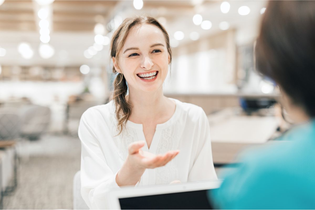 インストラクターが状態を共有しながらレッスンを行うTRUE FORM PILATES 戸田スタジオのイメージ