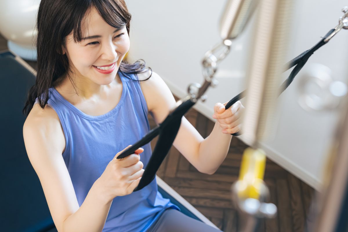 人目が気になって運動を始めにくい方に向けたTRUE FORM PILATES 戸田スタジオのレッスンイメージ