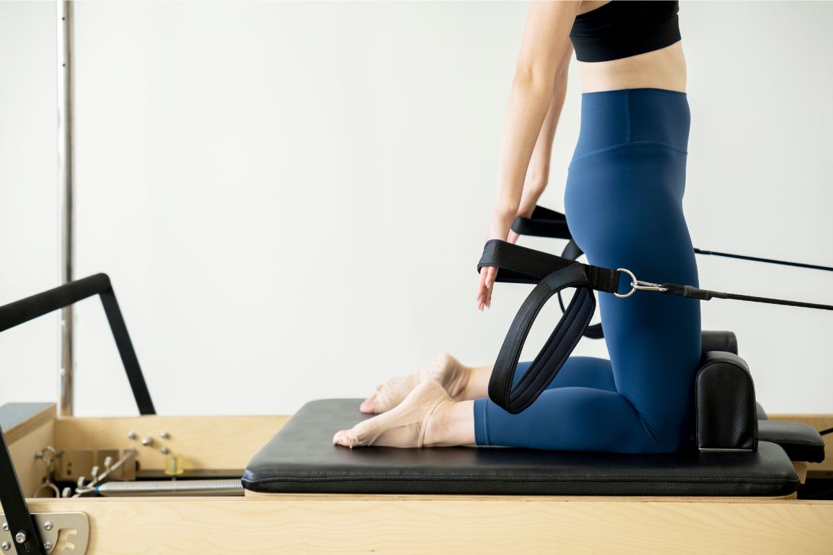 姿勢の崩れとお腹やお尻の使いにくさを整えるTRUE FORM PILATESのレッスン風景