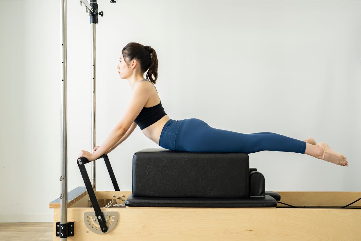 マシンピラティスがダイエットの土台になりやすい理由を伝えるTRUE FORM PILATESのレッスン風景